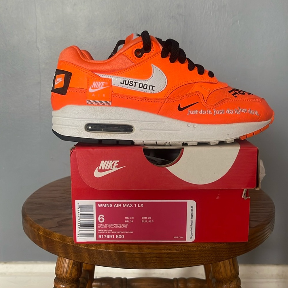 Wmns Air Max 1 LX “Just Do It”